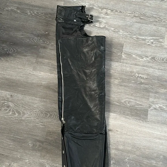 Men’s Diamond Plate Black Leather Motorcycle Chaps, Size Extra Large. - Picture 16 of 16